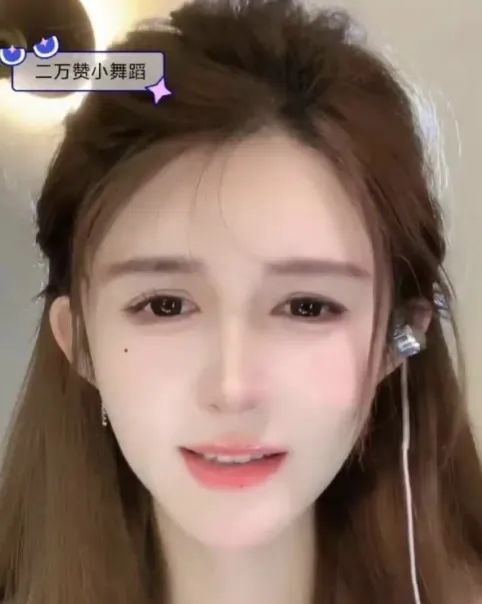 女主播透露自己赚了6千万!让直播间的大哥都羡慕了!网友:欢乐豆吗?