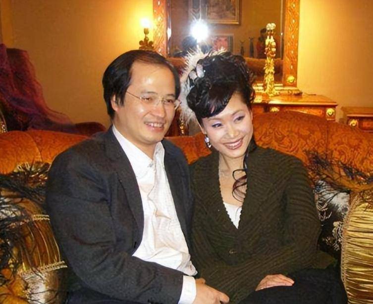 于文华13年传闻真相:无子非缺陷,助人纯善心