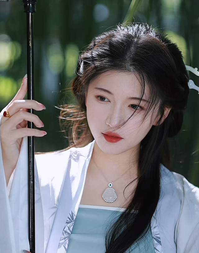 网红阿桃遭老公与闺蜜双重背叛:婚房偷情称享受出轨快感