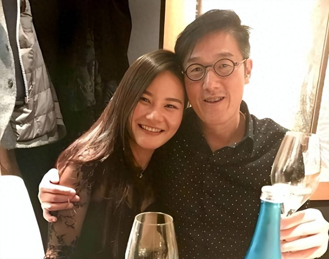 67岁香港富商婚外情9年 网红5年生4胎原配不知
