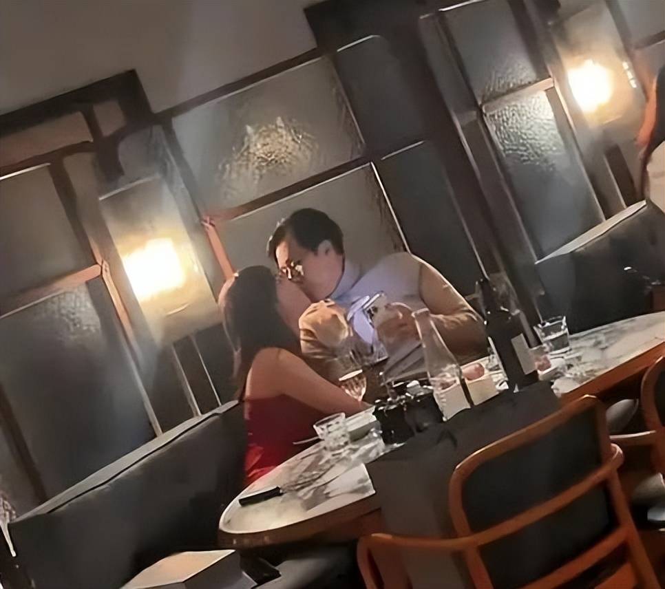 67岁香港富商婚外情9年 网红5年生4胎原配不知