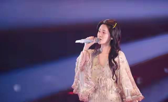 张碧晨《歌手》决赛出局 里子面子全丢