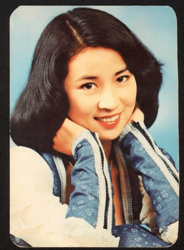 吴绮莉曝成龙拒认女儿内幕:无人要求亲子鉴定