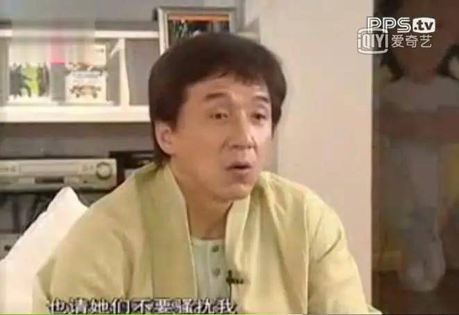 吴绮莉曝成龙拒认女儿内幕:无人要求亲子鉴定