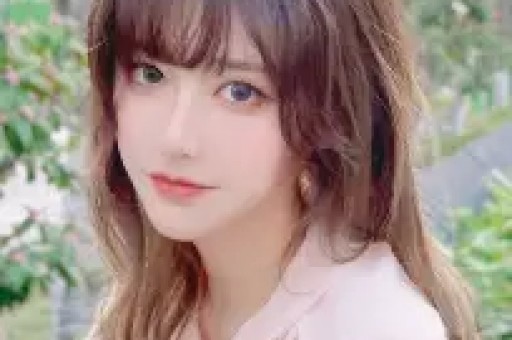 21岁女孩靠内容创作年赚8300万美元,网红低俗现象深度解析