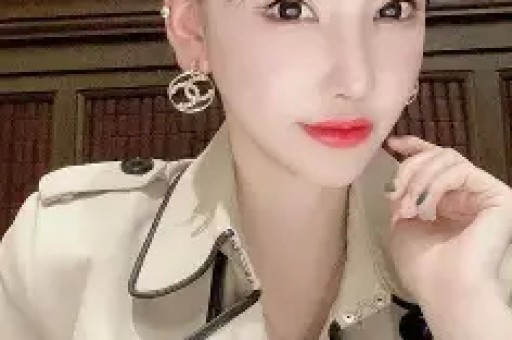 冉莹颖提AA制翻车 账号被冲网友神评