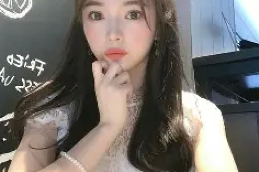 网红刘阳出轨羞辱阿沁：摸你像摸自己