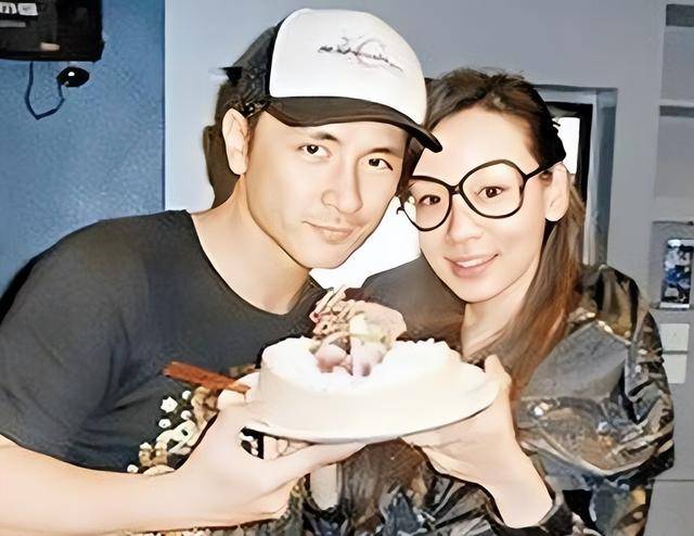 杨思琦洗脱嫌疑,单亲妈熬夜直播赚钱真相