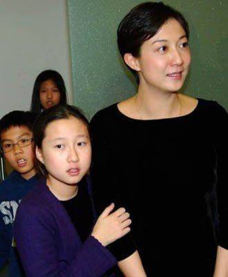 吴绮莉曝成龙拒认女:从未有人让我做亲子鉴定