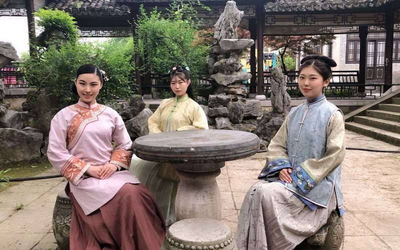 AI冲击下横店群演:美女泛滥,懒汉何去何从?