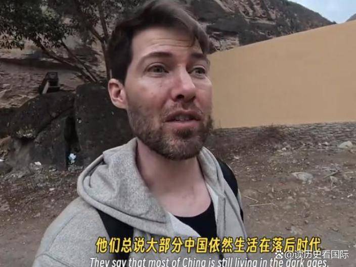 外国网红抹黑中国反被扒