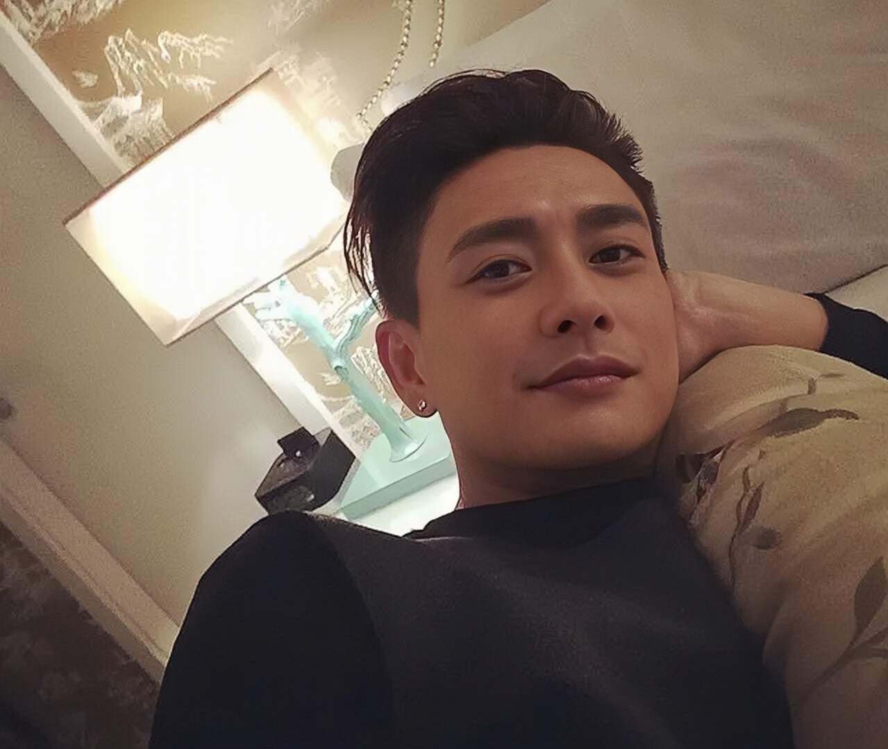 香港男星因父母离婚不婚 死前花光积蓄