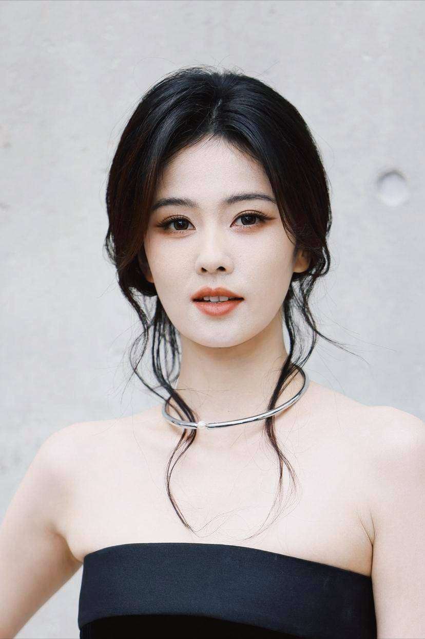 白鹿人设翻车争议:真性情还是低情商?