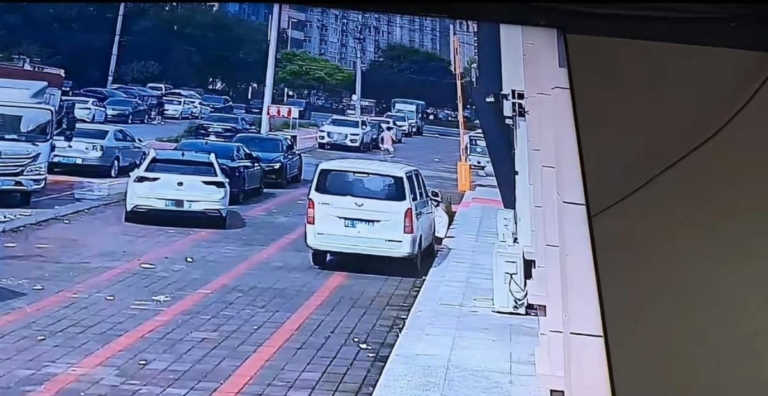 他在外风吹日晒，她在家关门”潇洒”，这落差谁受得了