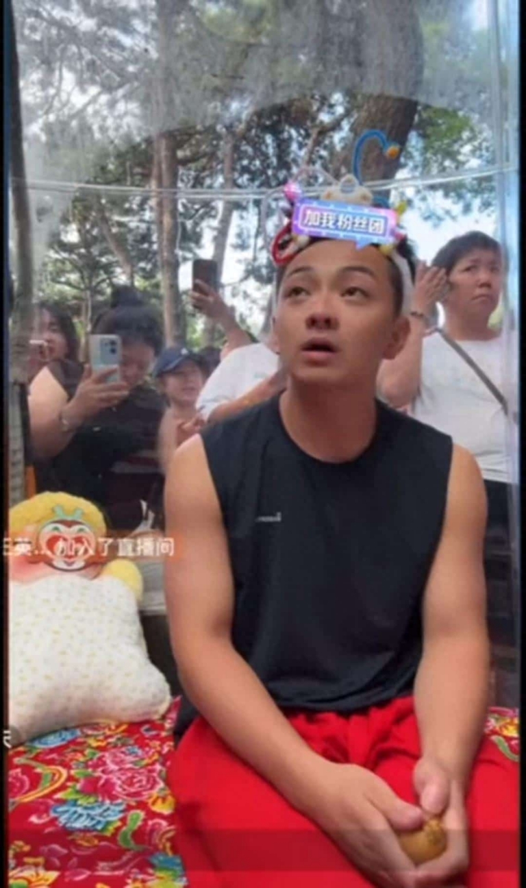 雪饼猴被上门纠缠：给路费还被嫌少，网友直呼太善良