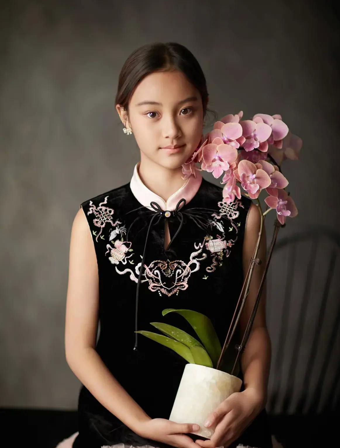 暖心父亲！贾乃亮为女儿甜馨庆十岁生日