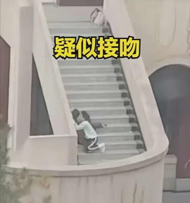 兰州交大情侣楼梯亲密行为成焦点，不雅画面引热议
